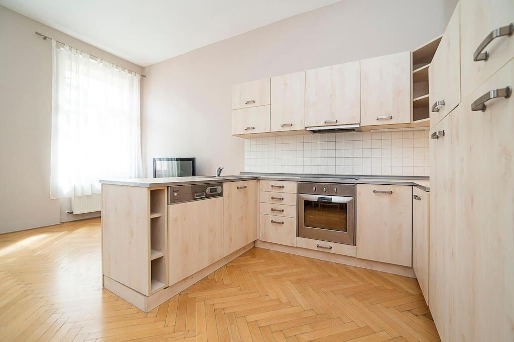 Cozy And Sunny Apartment In Uptown Prague Luaran gambar