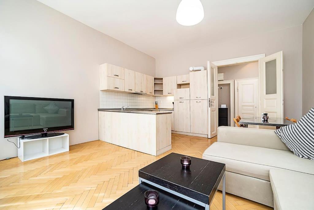 Cozy And Sunny Apartment In Uptown Prague Luaran gambar